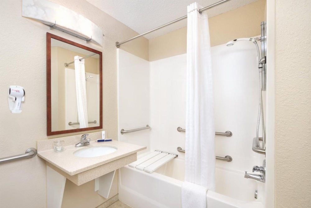 Candlewood Suites Kenosha Main image